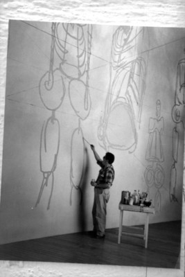 Alfonso Soto Soria pinta el mural del ECO