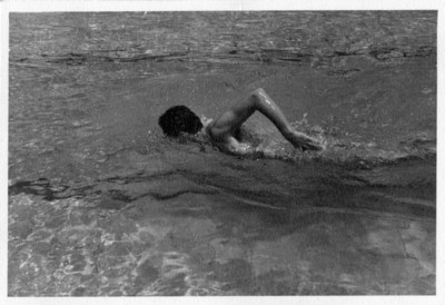 Felipe Lacouture Fornelli practica natación