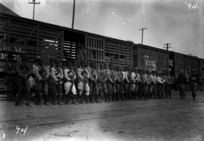 Federales pasan revista a sus tropas