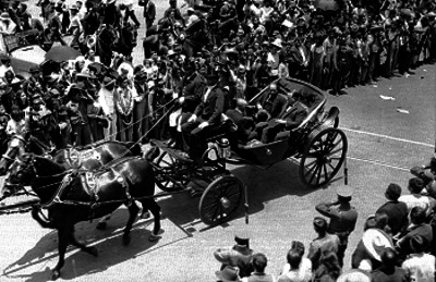 Alvaro Obregón, Amado Aguirre y Alberto J. Pani avanzan rumbo a la Columna de Independencia