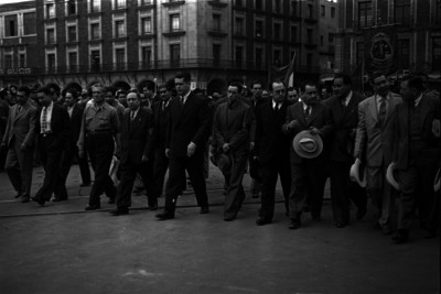 Manifestación de obreros y dirigentes sindicales