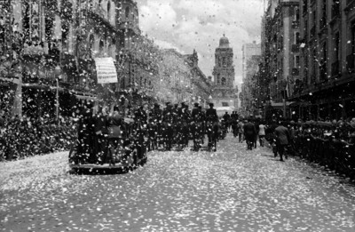 Comitiva presidencial por las principales calles del Zócalo de la Cd. de México