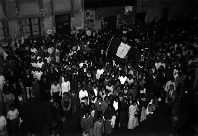 Manifestación obrera en una calle de la ciudad