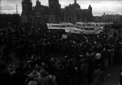 Manifestación obrera en la Plaza de la Constitución