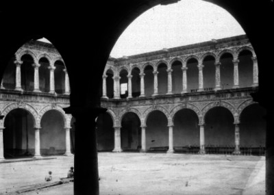 Arcadas del claustro del convento de Los Mercedarios