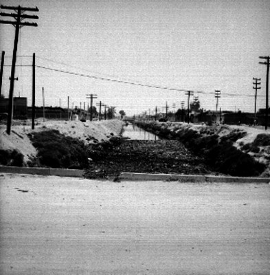 Canal en la colonia Ferrocarrilera