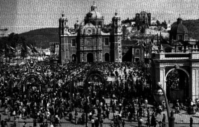 Procesiones llegando a la Villa