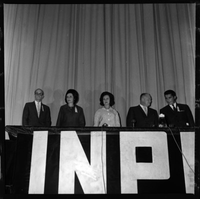 Eva Sámano, Luz María Saldaña, Eligio Esquivel y otras autoridades en la ceremonia en relación a protección a la infancia, Tijuana