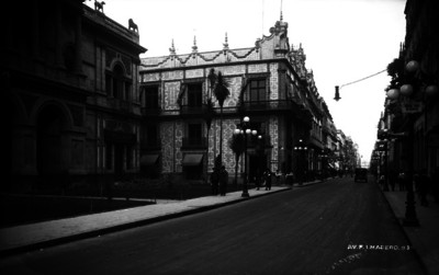Casa Guardiola y Casa de los Azulejos sobre "Av. Francisco I. Madero", en el Centro de la Cd. de México