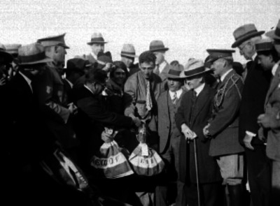 Dwight Morrow presente en el evío del correo hacia los Estados Unidos en Mexicana de Aviación