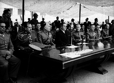 Manuel Ávila Camacho en el campo militar número 1, durente la despedida de los conscriptos