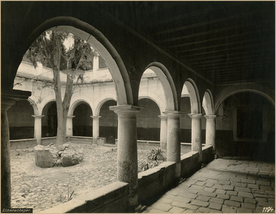 Patio del curato del convento de San Miguel Arcángel en Zinacantepec