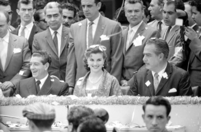 Adolfo López Mateos con artistas, empresarios y funcionarios en el homenaje que le rinde la industria del cine