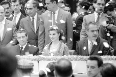 Adolfo López Mateos con artistas, empresarios y funcionarios en el homenaje que le rindio la industria del cine