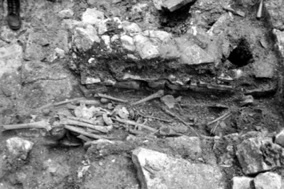 Detalle de osamenta en una tumba de Palenque