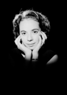 Martha Alejandra, manos en las mejillas