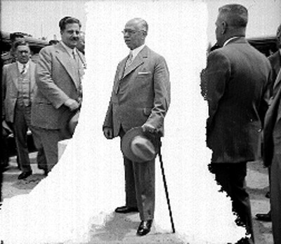 Fotomontaje en el que aparece Pascual Ortiz Rubio junto a otros hombres