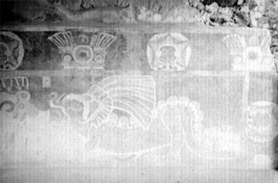 Pintura de coyotes que decoran el basamento de Atetelco