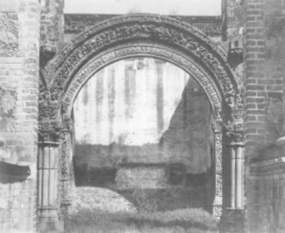 Arco tallado de la Capilla abierta, detalle