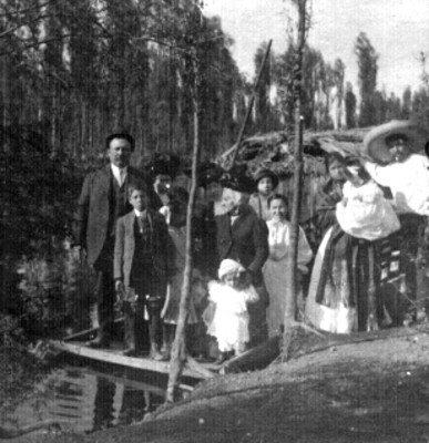 Familia en Xochimilco, retrato