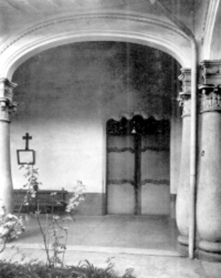 Detalle de las pilastras de un claustro