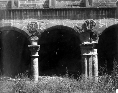 Ex-Convento de San Agustín Acolman, arcadas del claustro sin restaurar