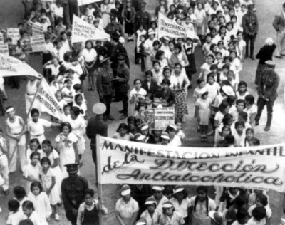 Manifestación infantil de la Dirección Antialcohólica