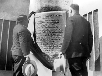 Emilio Portes Gil devela placa inaugural del Parque Deportivo Venustiano Carranza