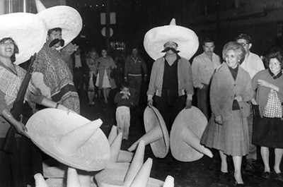 Comerciantes venden sombreros