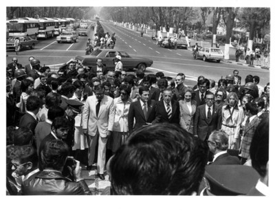 Adolfo Suárez presidente de España y esposa, en su visita de estado en México