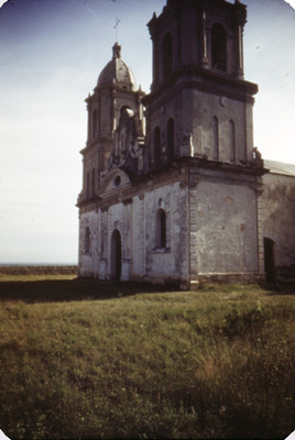 Iglesia, fachada, vista parcial
