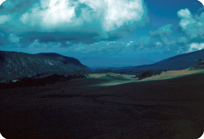 Campo y cerros, vista desde el volcan