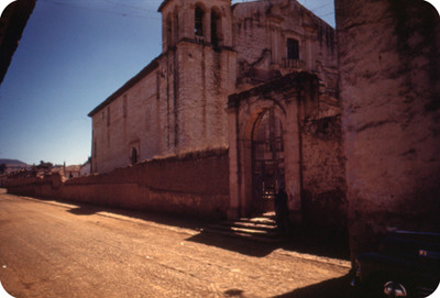 Entrada al Convento, vista lateral
