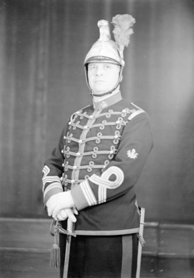 Bombero con uniforme de gala