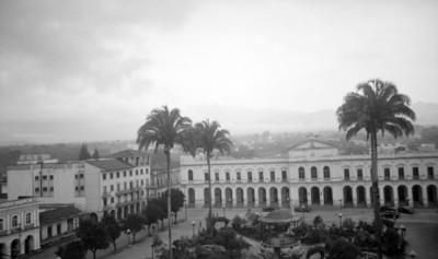 Plaza pública con kiosco