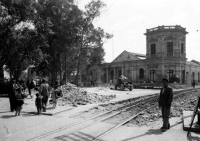 Obras de construcción en calles de servicio de la estación de ferrocarriles de Peralvilla