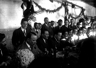 Alvaro Obregón, Joaquín Amaro y Francisco R. Serrano, durante un banquete