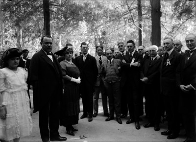 Alvaro Obregón con representantes del gobierno de Estados Unidos y otras personalidades en Chapultepec