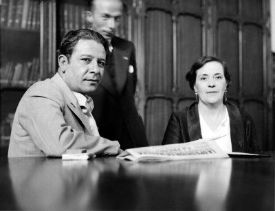 La madre Concepción de la Llata conversando con un civil