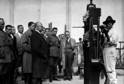 Pascual Ortiz Rubio visita una fábrica de aviones