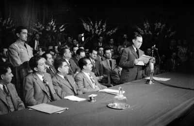 MIguel Alemán Valdés presidiendo el Congreso de la C.N.C.