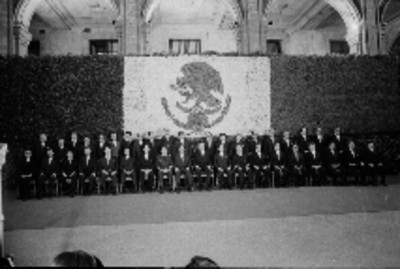 Luis Echeverría y miembros de su gabinete, retrato de grupo