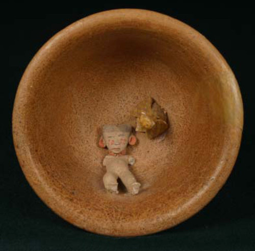 Vaso con figurillas aplicadas